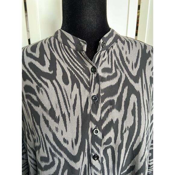 Torrid Womens Shirt Sz 00 M L‎ 10 Deep Black Gray Zebra Print Blouse Chiffon NEW - Picture 9 of 11